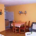 1 Uknr 4551 بيت للعطل غورين